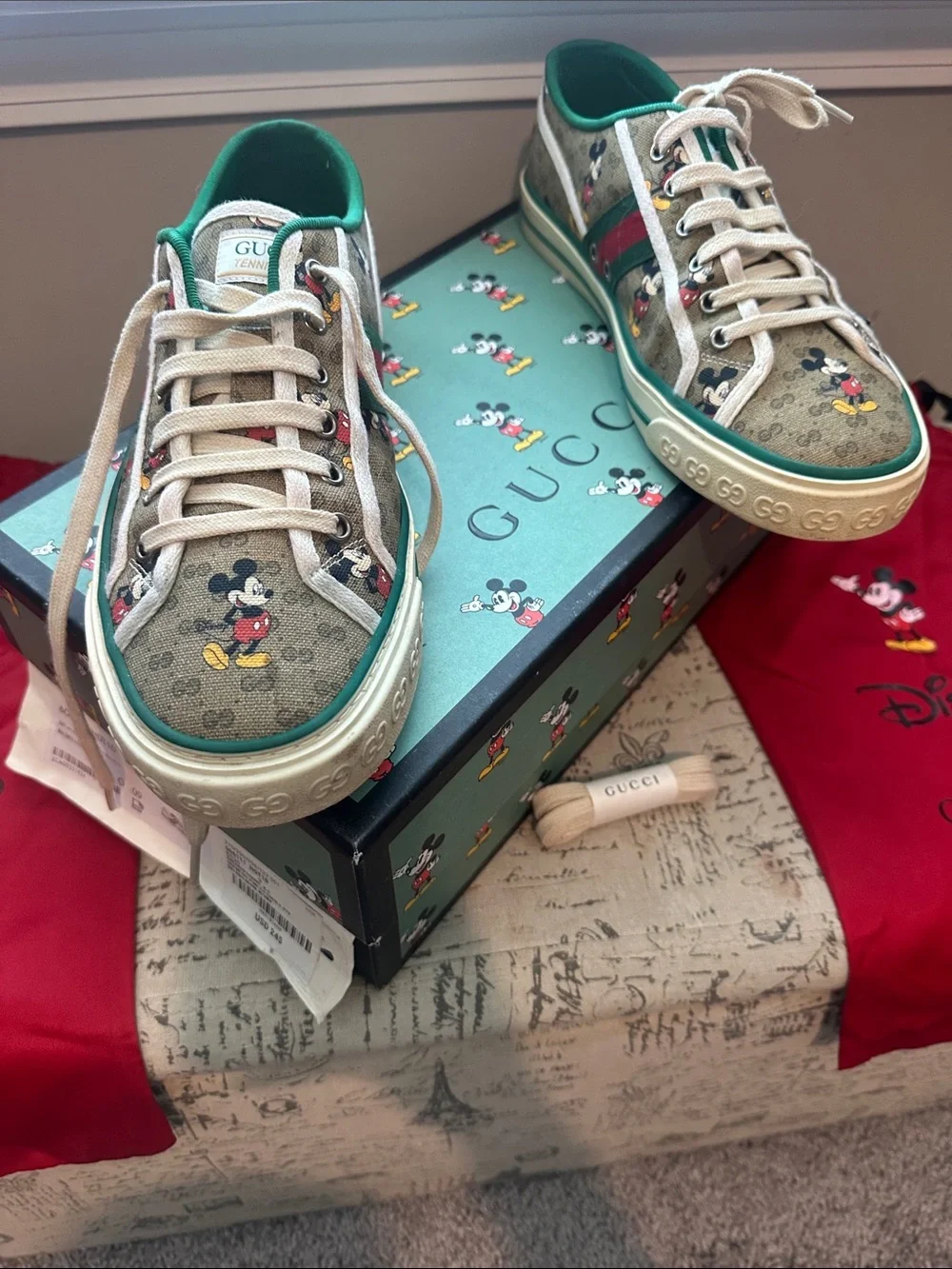 Gucci Men Beige and Green Disney Mickey Low-Top Sneakers